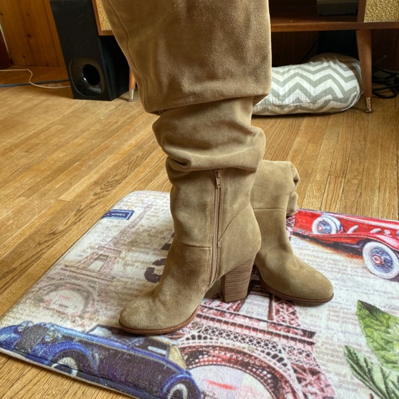 Boots - Picture 2 of 8